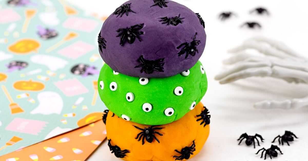 Halloween Playdough - 2 minute microwave recipe!